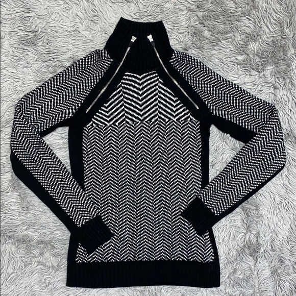 Tommy Hilfiger Sweaters - Unique Tommy Hilfiger Chevron Sweater Small S